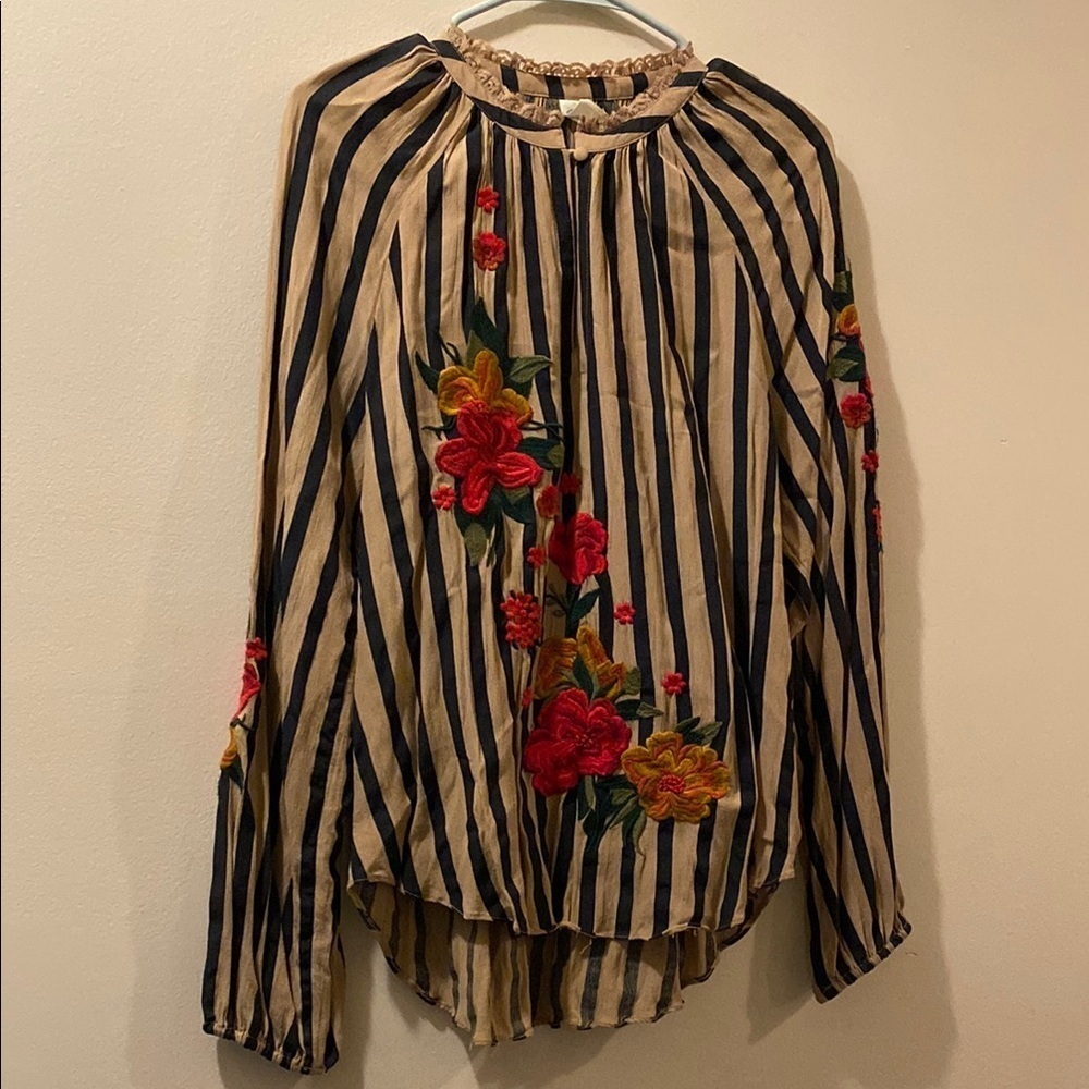 Akemi Kin Anthroplogie women’s top- Striped Floral Embroidered - long sleeve - M